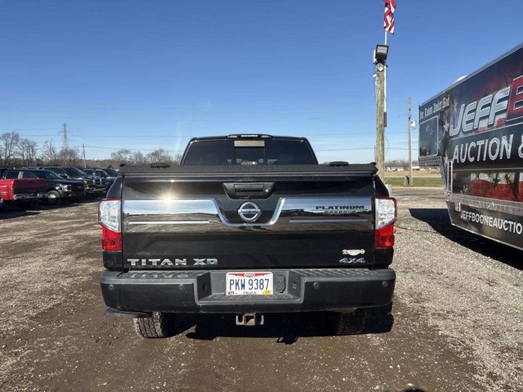 2016-nissan-titan-image-4