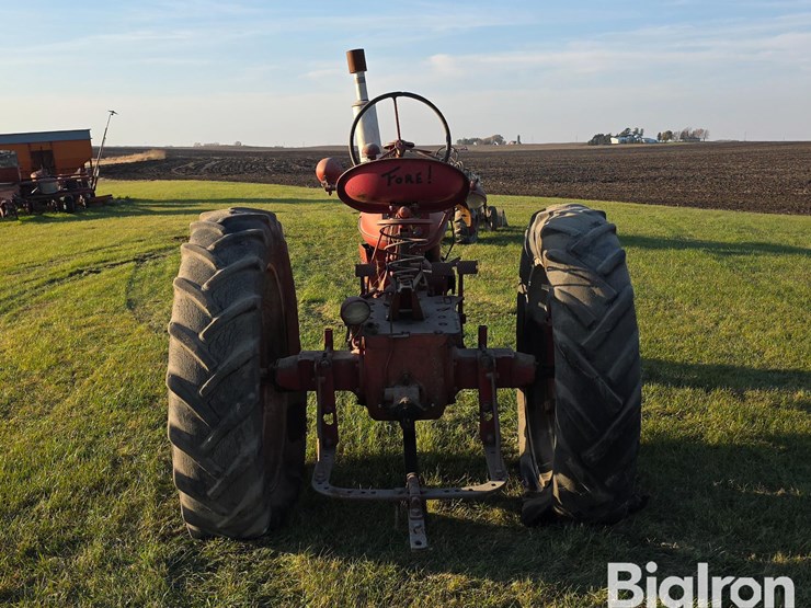 1952-farmall-h-2wd-tractor-image-6
