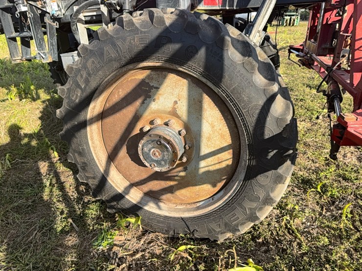 case-ih-3185-patriot-sprayer-image-73