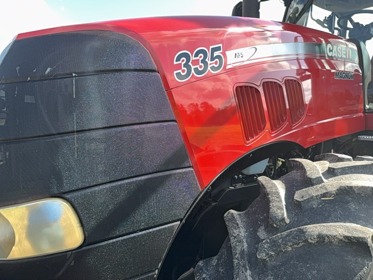 case-ih-magnum-335-image-60