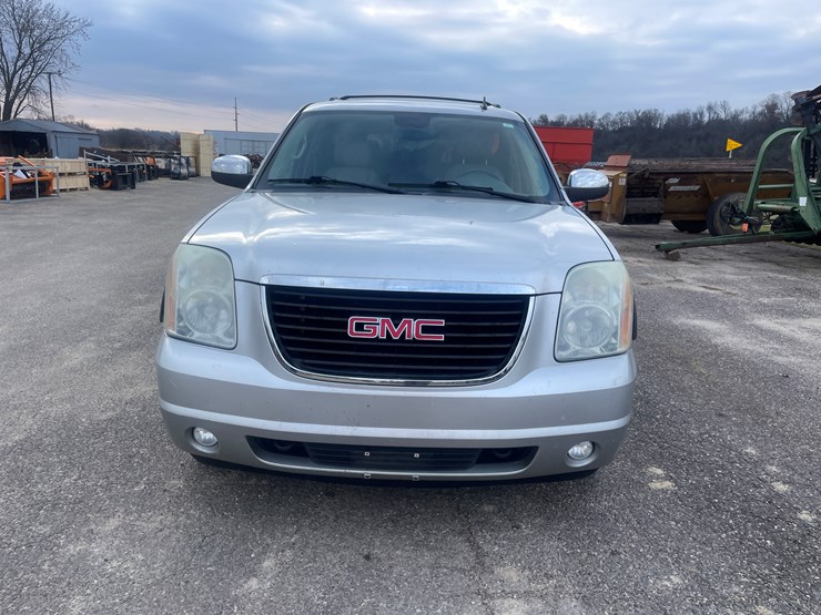 2010-gmc-yukon-image-2