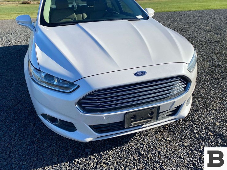 2016-ford-fusion-sedan-image-9