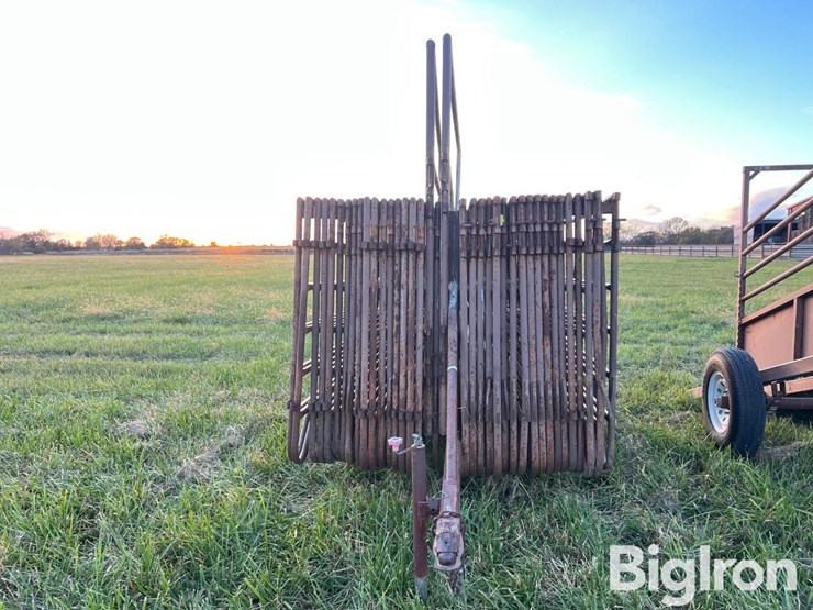 portable-panels-w/loading-gate-on-trailer-image-3