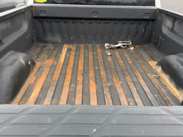 #3018-•-2013-chevy-silverado-pickup-truck-image-10