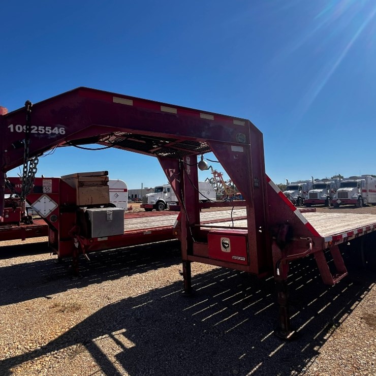 (x) (8-23) 2006 HEFTY 28'L T/A Gooseneck Trailer,...