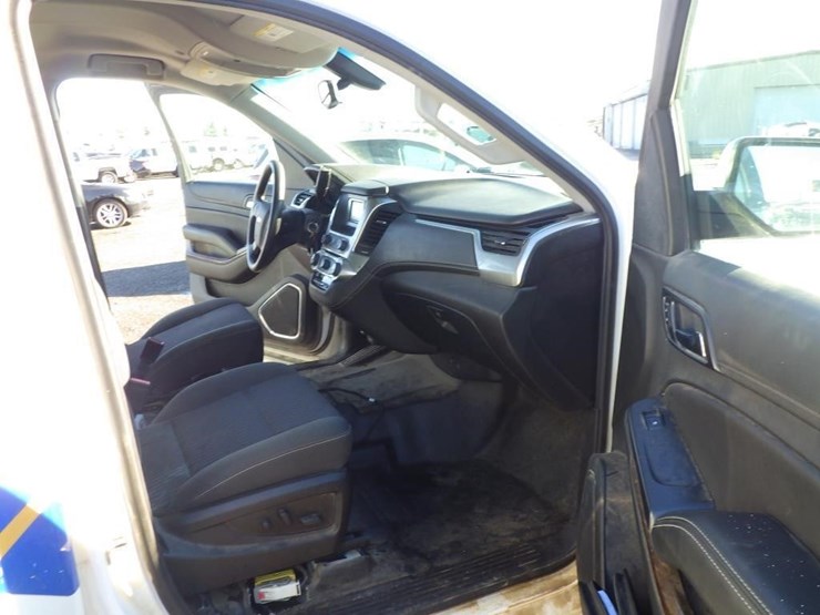 2019-chevrolet-suburban-image-6