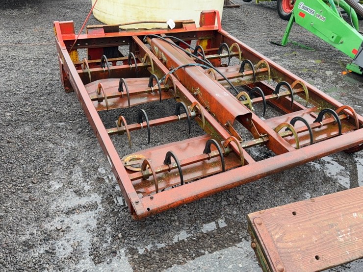 farmhand-8-bale-image-1