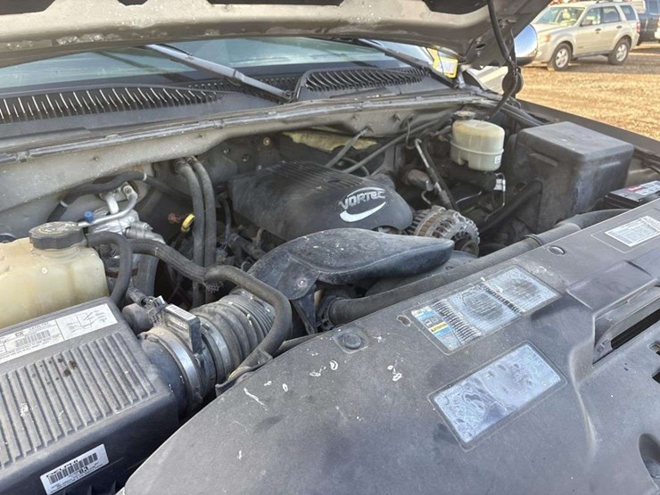 2002-chevrolet-silverado-2500hd-image-25