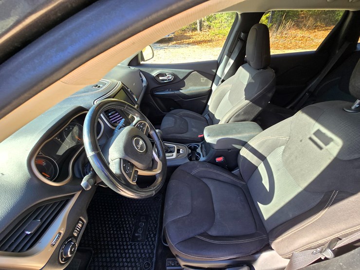 2016-jeep-cherokee-image-53