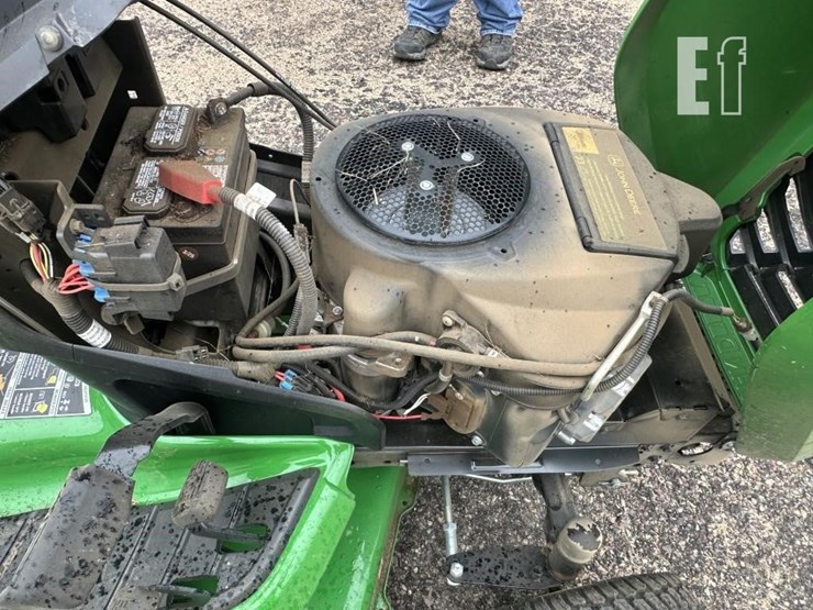 2025-john-deere-x390-image-10