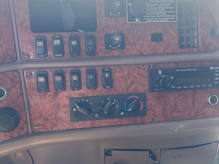 2010-peterbilt-387-image-25