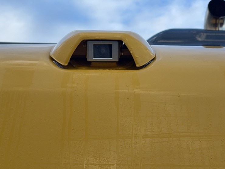 2023-komatsu-pc210-image-15