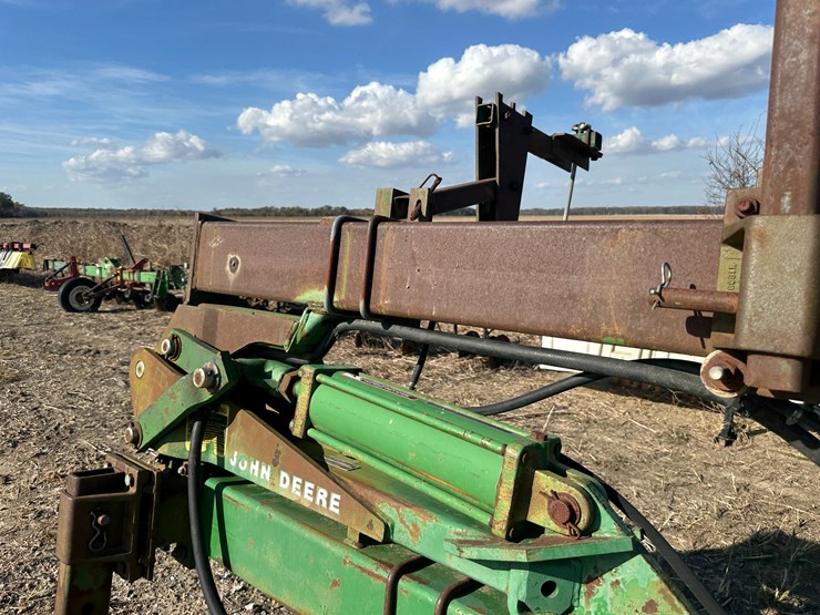 john-deere-845-image-33