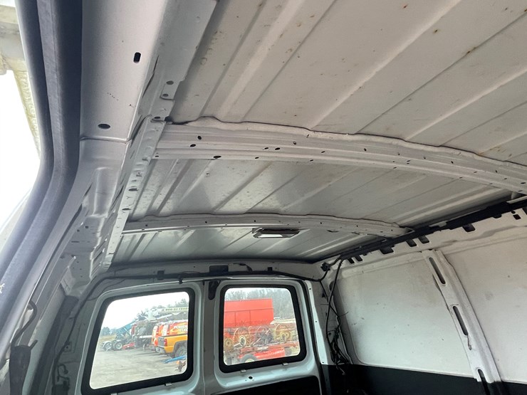 #1064-•-2012-gmc-savana-1-ton-van-(has-wi-title)-image-44