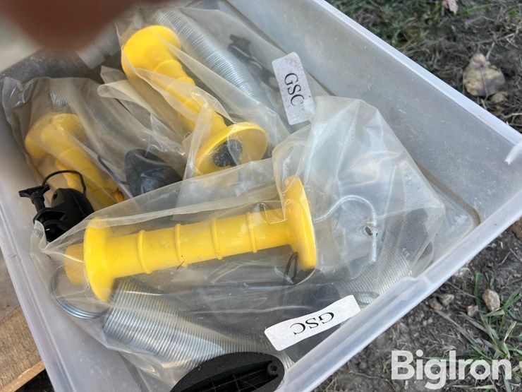 pallet-of-fencing-materials-image-15