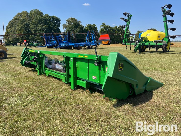 2021-john-deere-c8r-image-5