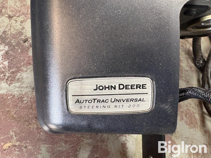 john-deere-200-image-9