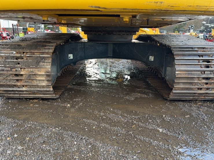 2023-komatsu-pc210-image-16