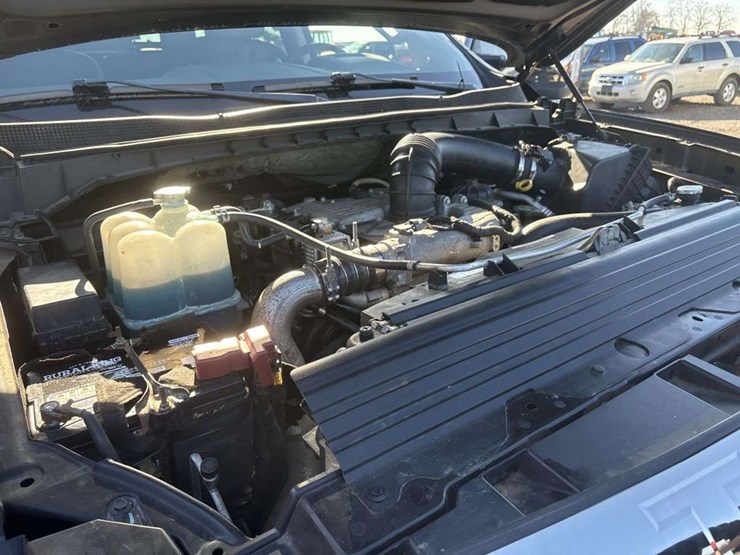 2016-nissan-titan-image-27