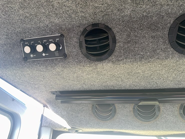 case-ih-3185-patriot-sprayer-image-115