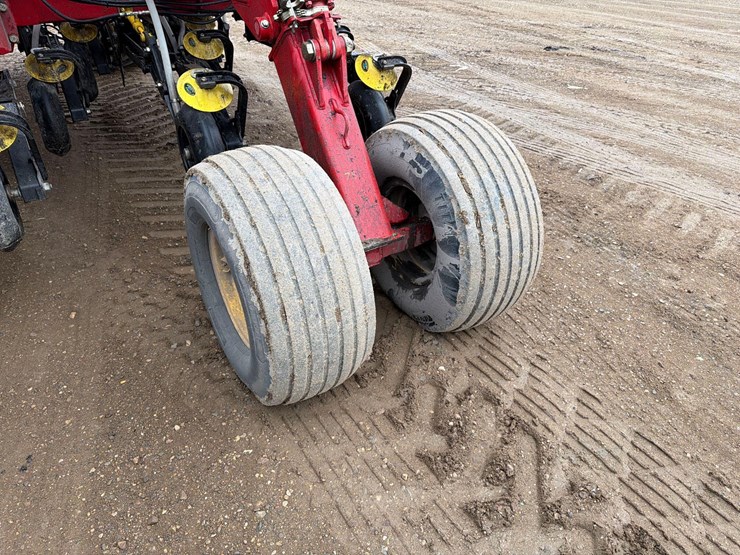 2016-bourgault-3320-66-image-35