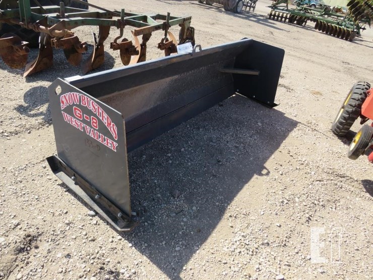 g8-skidloader-snow-push-image-2