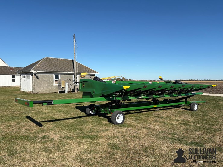 2022-john-deere-c8r-image-5