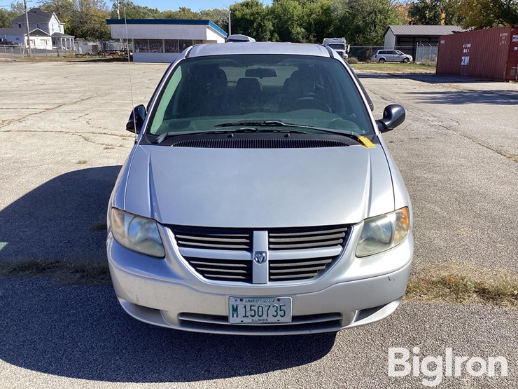 2005-dodge-grand-caravan-sport-image-2