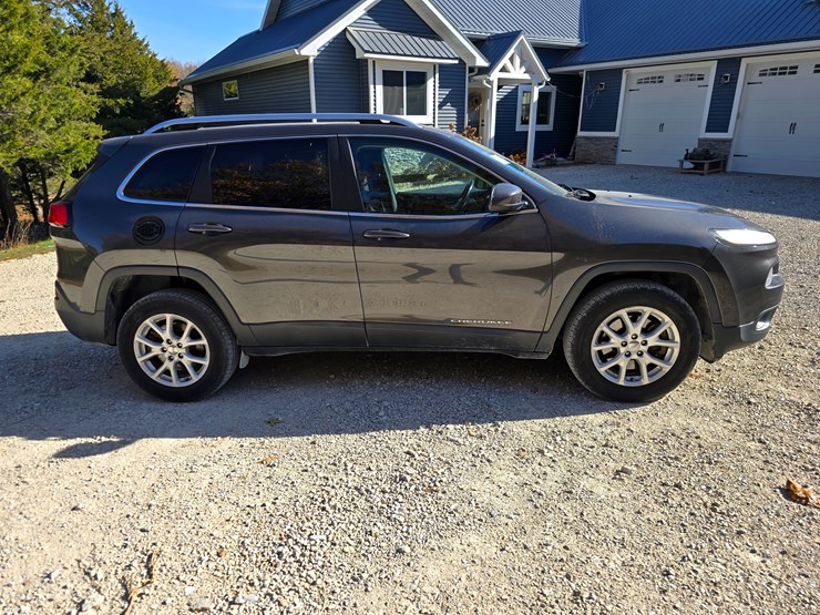 2016-jeep-cherokee-image-26