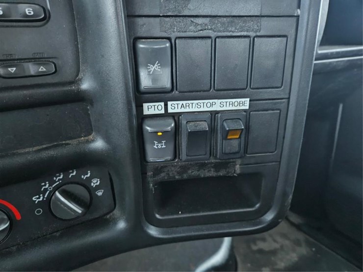 #3284-•-2003-gmc-c5500-aerial-truck-image-46