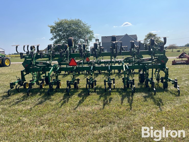 john-deere-845-image-6