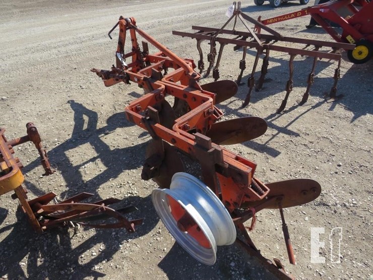 ac-3-bottom-trip-plow-w/-gauge-wheel-134-image-4