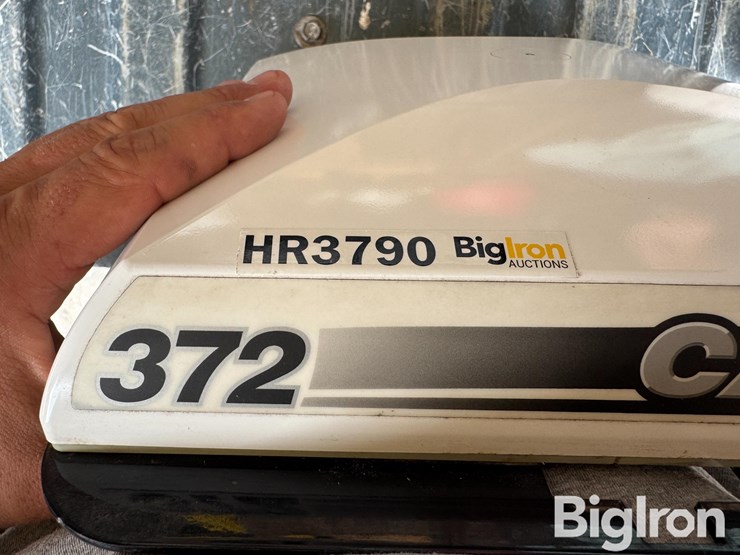 case-ih-372-guidance-receiver-image-16