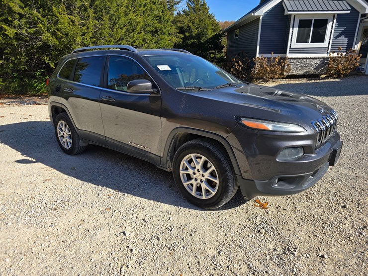 2016-jeep-cherokee-image-28