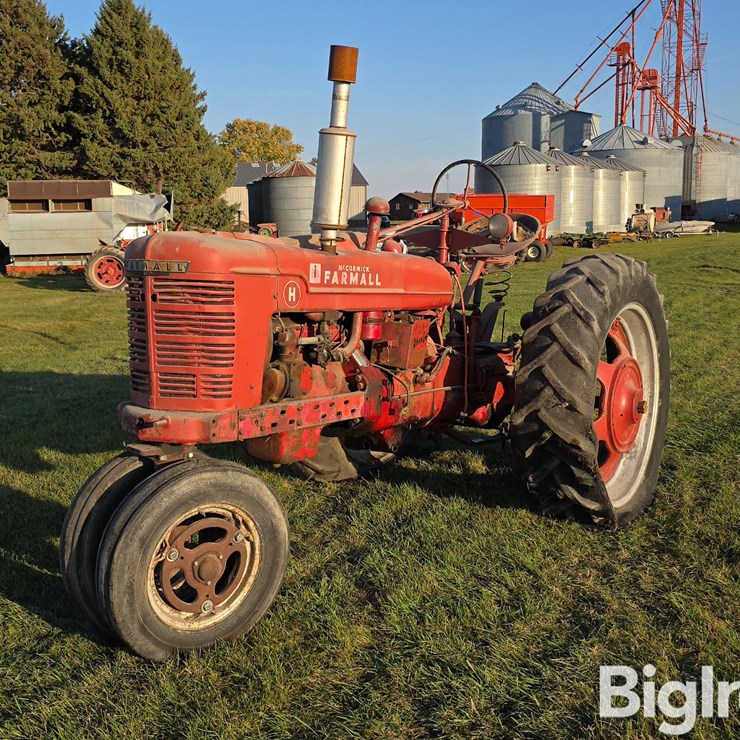 1952 Farmall H 2WD Tractor