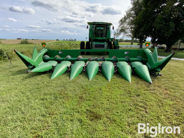 2010-john-deere-608c-image-2