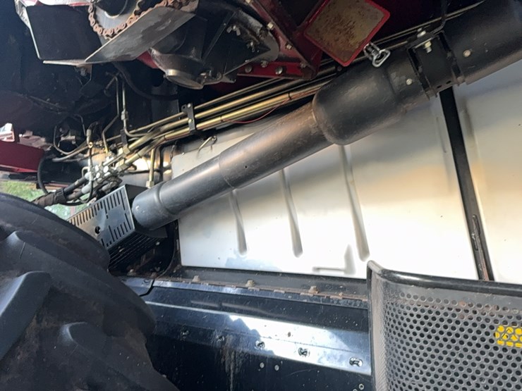 2018-case-ih-8240-image-46