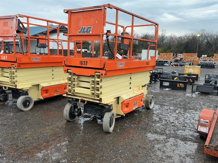 2015-jlg-3246es-image-1