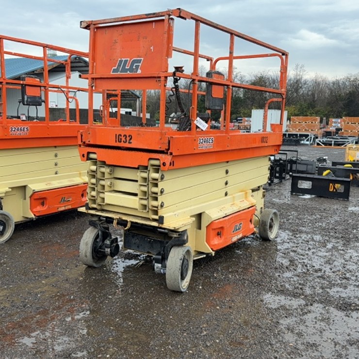 2015 JLG 3246ES