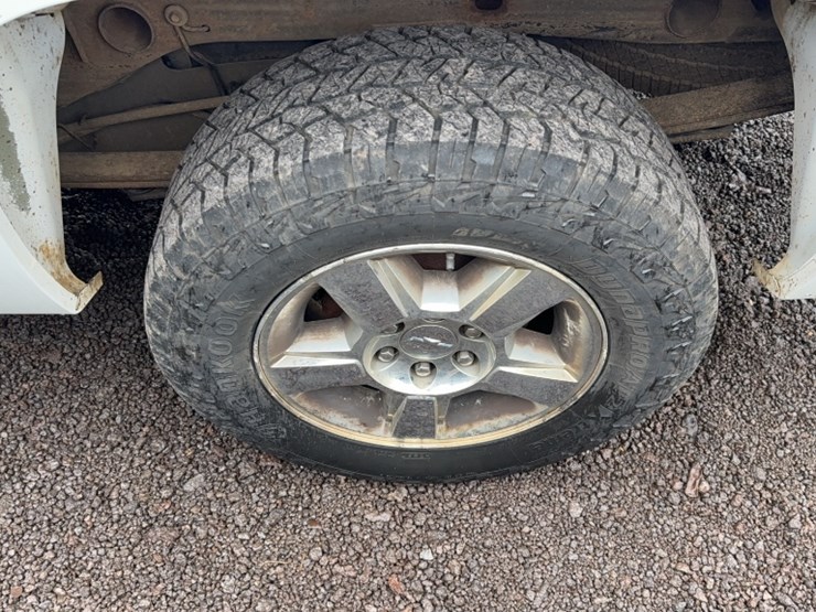 #3018-•-2013-chevy-silverado-pickup-truck-image-13