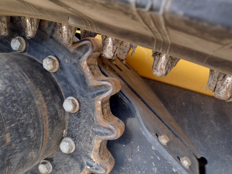 23-deere-331g-image-29