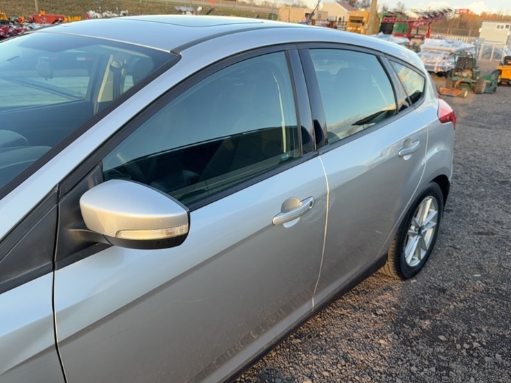 #3008-•-2015-ford-focus-car-image-11