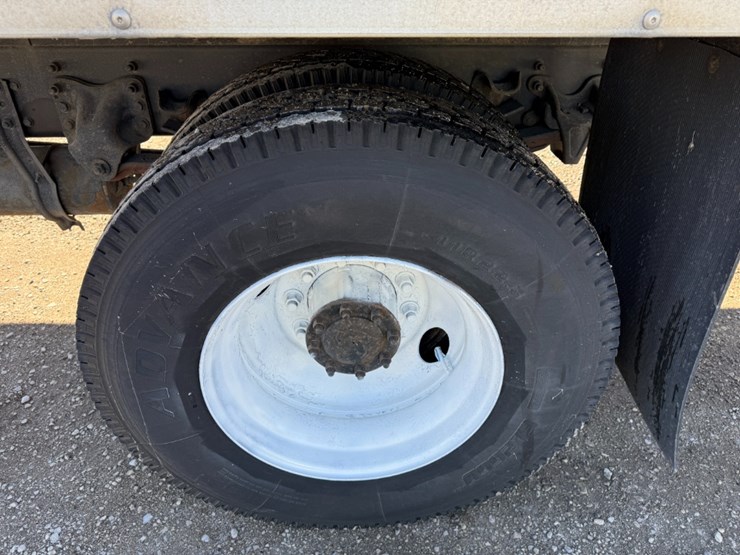 2013-freightliner-m2-box-truck-image-6