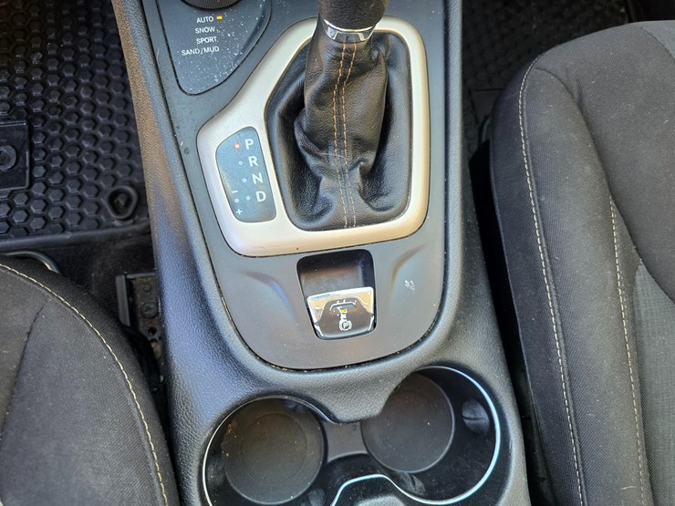 2016-jeep-cherokee-image-62