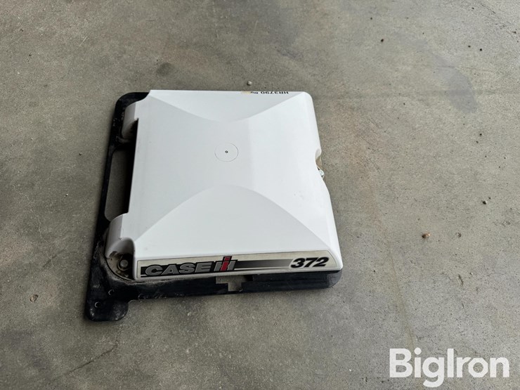case-ih-372-guidance-receiver-image-5