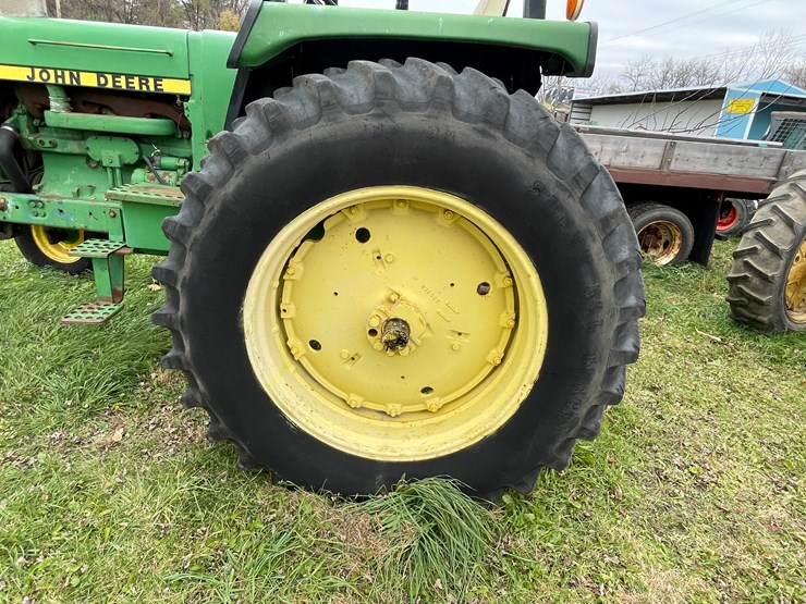 john-deere-4040-image-36