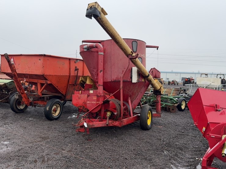 new-holland-352-image-1