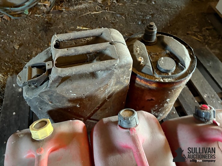 misc-pallet-of-gas-cans-image-9