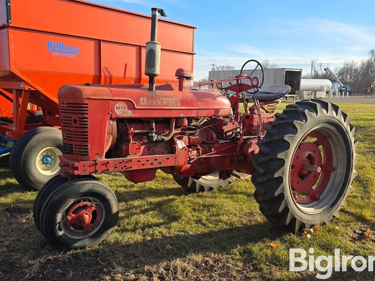 farmall-super-mta-2wd-tractor-image-1