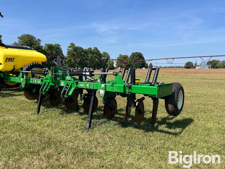 unverferth-132-zone-builder-7-shank-ripper-image-1